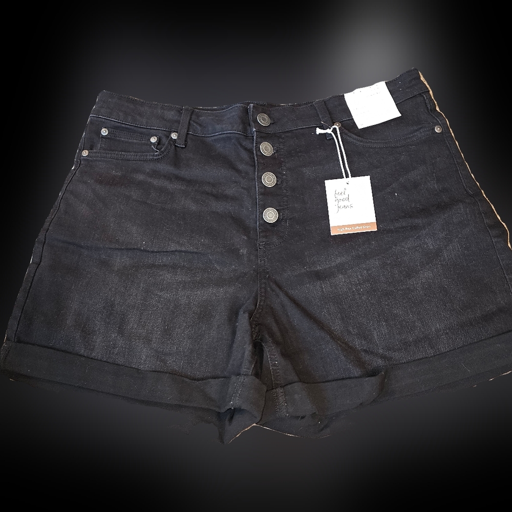 High rise, cuffed shorts